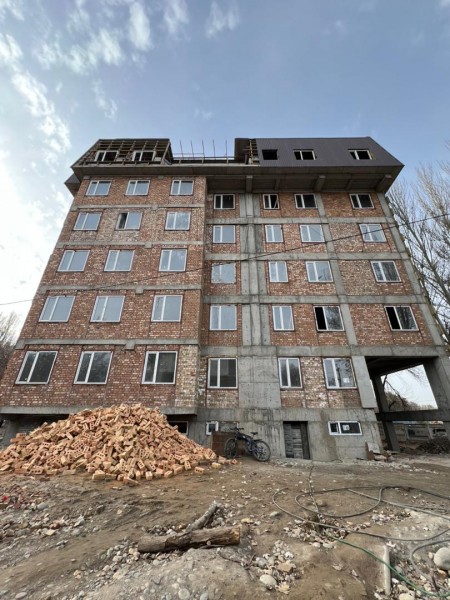 Продается 2-комнатная квартира в жилом доме «Бермет» от застройщика Ala-Too Building.